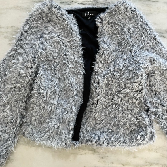 Lulu’s faux fur jacket size small - Picture 2 of 7